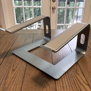 Laptop Stand Elevator/Riser
